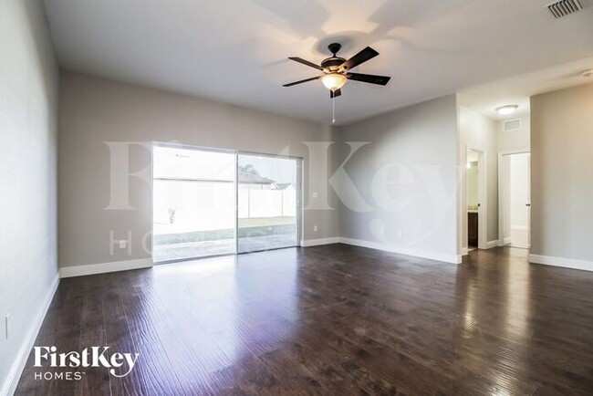 Foto del edificio - 1533 Mistflower Ln