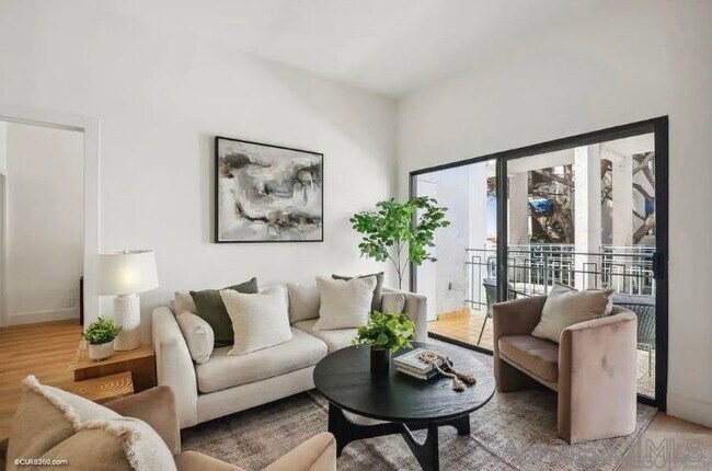 Foto del edificio - 8320 Regents Rd