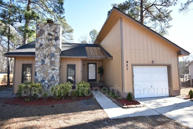 Foto del edificio - 957 Kennesaw Dr