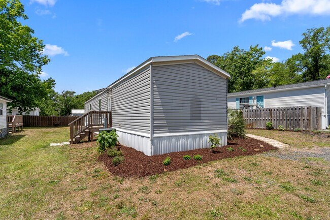 Building Photo - 2039 Elmwood St SW