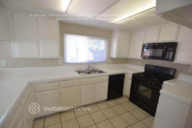 Foto del edificio - 11637 Warbler Way