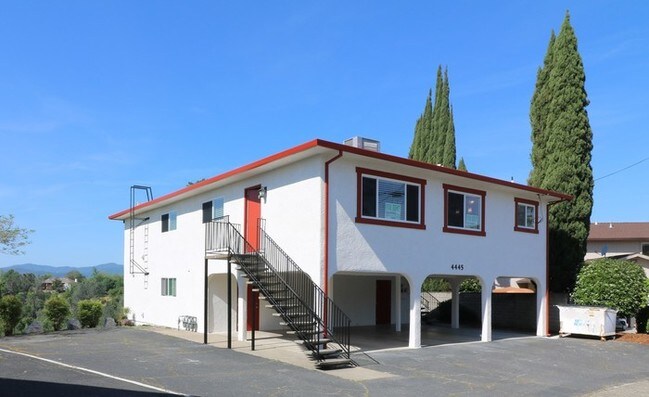 Foto del edificio - 4445 Dogwood Ln
