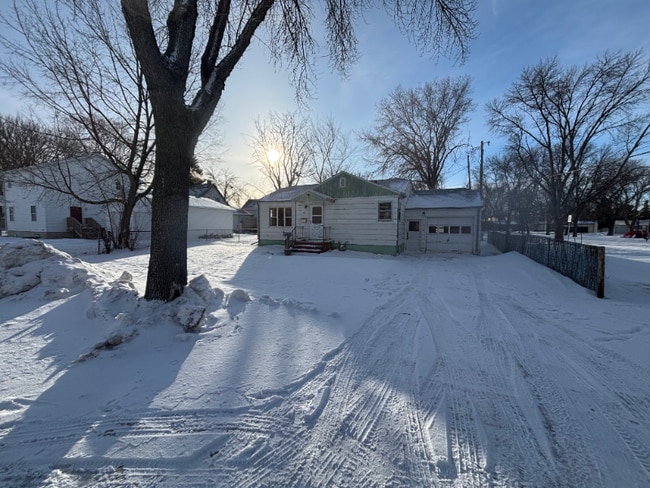 Building Photo - 611 2nd Ave S