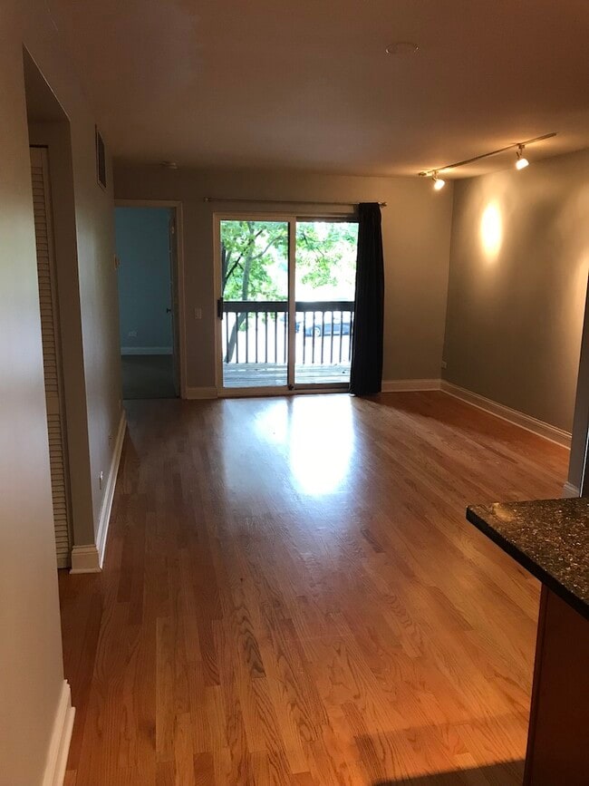 Foto del edificio - 2140 N Lincoln Ave