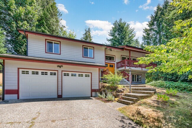 Building Photo - 5 Bed 3 Bath home In Bellevue Available Now