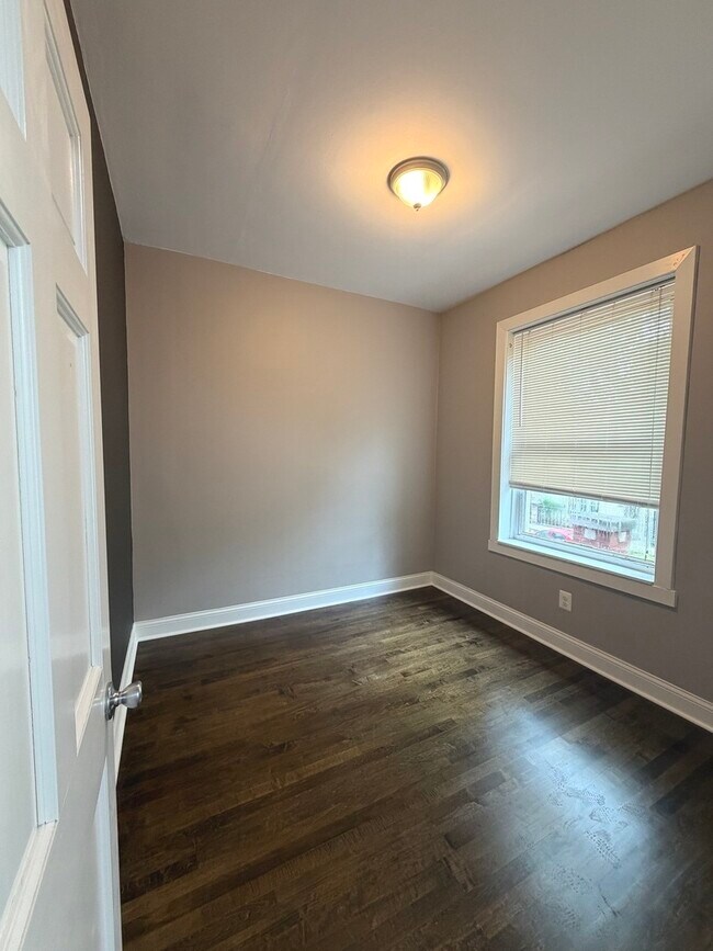 Foto del edificio - 3300 N Troy St