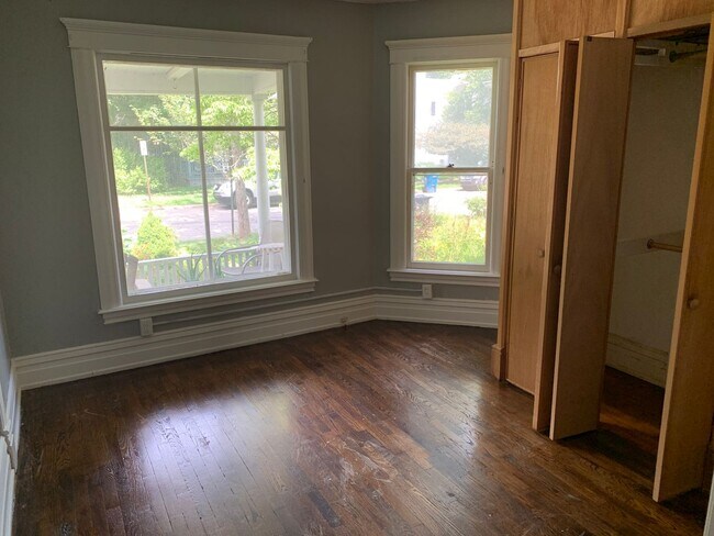 Building Photo - 713 Minor