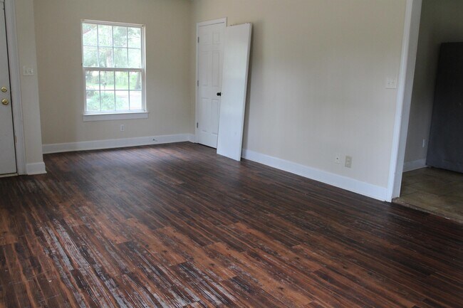 Building Photo - 1407 Gillespie Ave