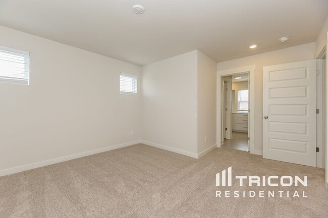 Building Photo - 368 Park Glen Dr