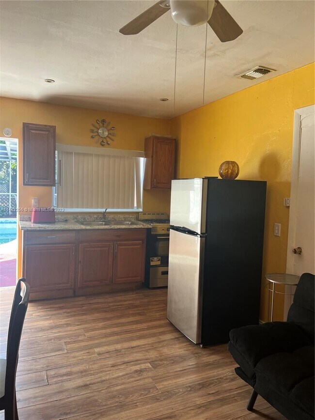 Foto del edificio - 2331 Nassau Dr