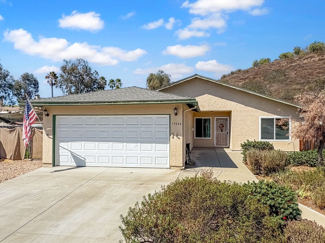 Foto principal - Charming 4-Bedroom Home in Poway – “The Ci...