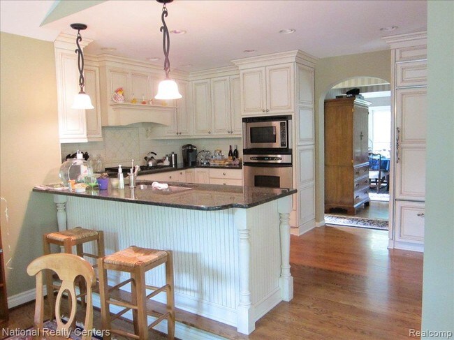 Foto del edificio - 2452 Devon Ln