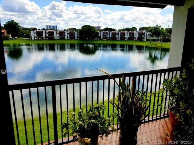 Foto del edificio - 480 W Park Dr