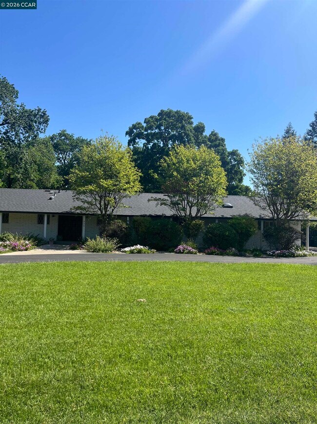 Building Photo - 930 Lee Ln