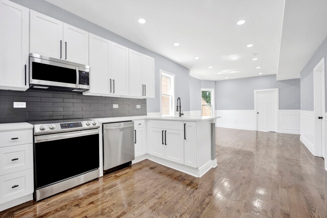 Building Photo - 1821 N Kedvale Ave