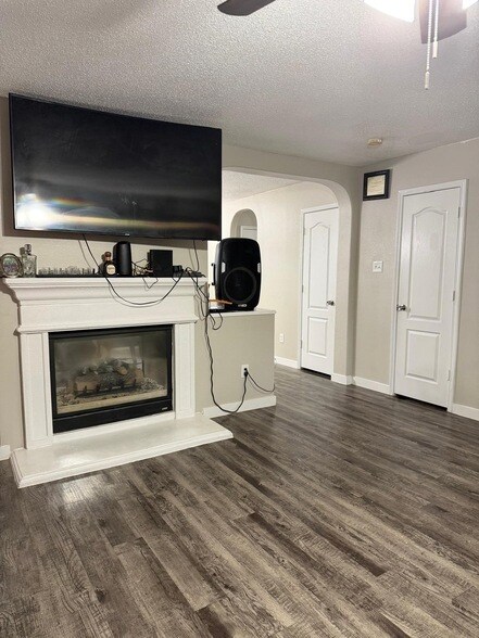 Foto del edificio - 1305 Willowsprings Ct