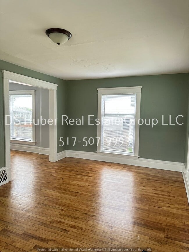 Building Photo - 3 Bedroom home with hardwood floors! 1412 ...