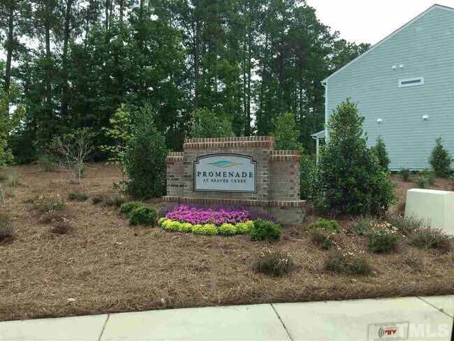 Foto del edificio - 1143 Lookout Ridge Rd