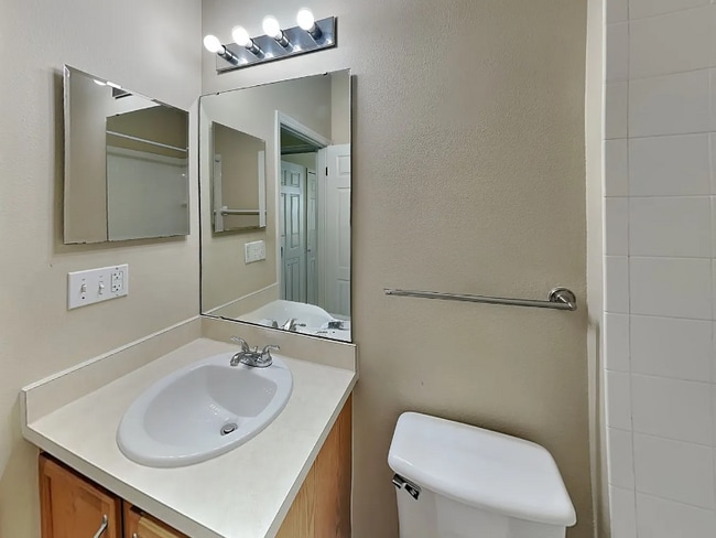 Foto del edificio - 901 Hilly Bend Dr