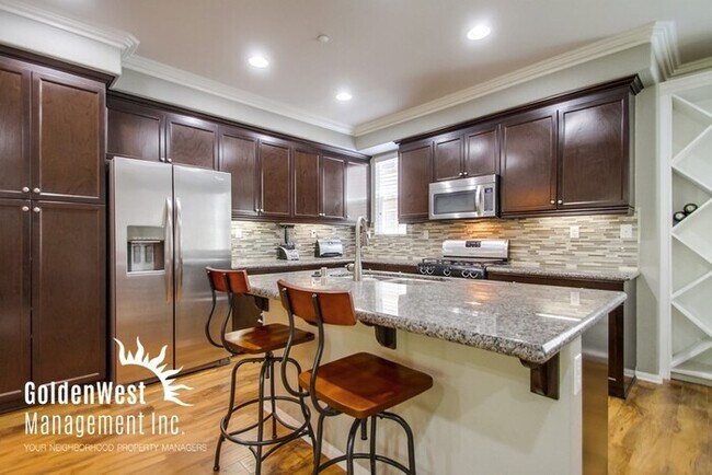 Building Photo - Gorgeous 3Bdm 2.5Ba Home in the Heart of S...