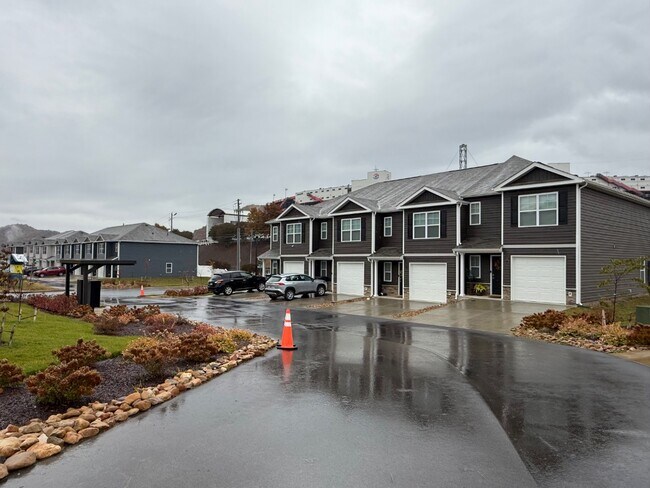 Building Photo - 115 Raceday Center Dr