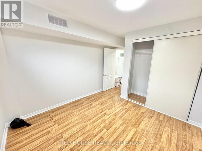Building Photo - 33 Forestside Ct
