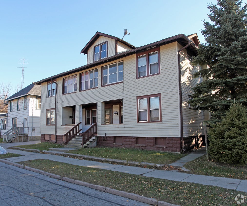 Primary Photo - 1501 61 St