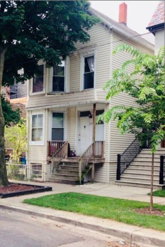 Foto principal - 3214 N Hoyne Ave
