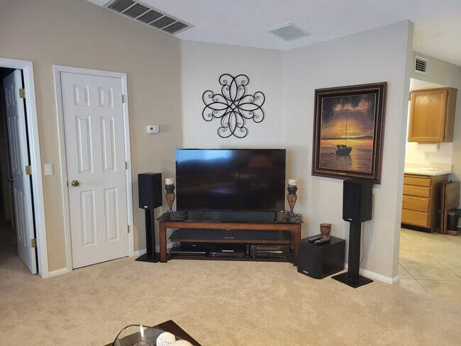 Foto del edificio - Fully Furnished Summer Rental