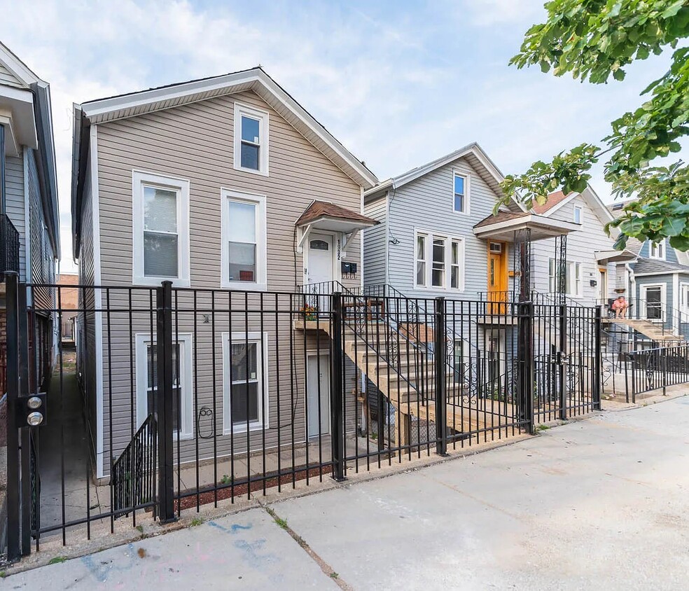 Primary Photo - 1932 W 22nd Pl
