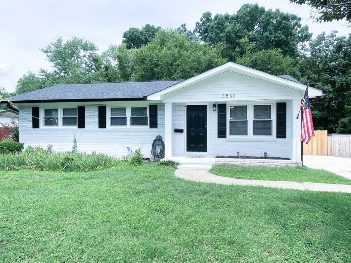 Foto principal - 3830 Manchester Dr