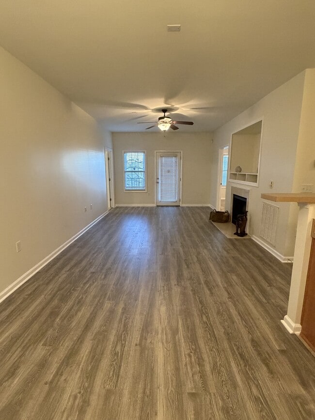 Foto del edificio - 635 Marshtree Ln