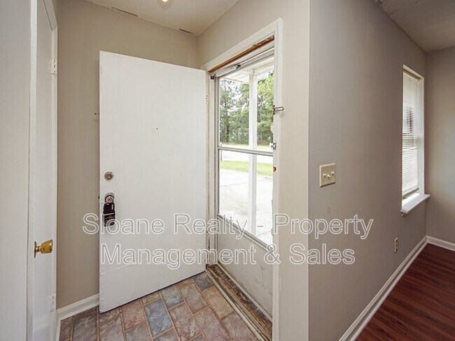Building Photo - 204A Miami St