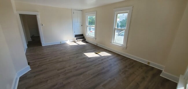 Living Room - 901 W Chestnut St