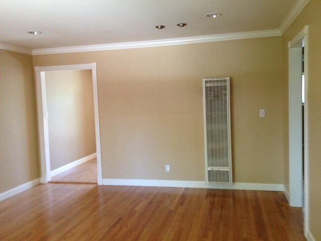Living Room - 564 Annie Laurie St