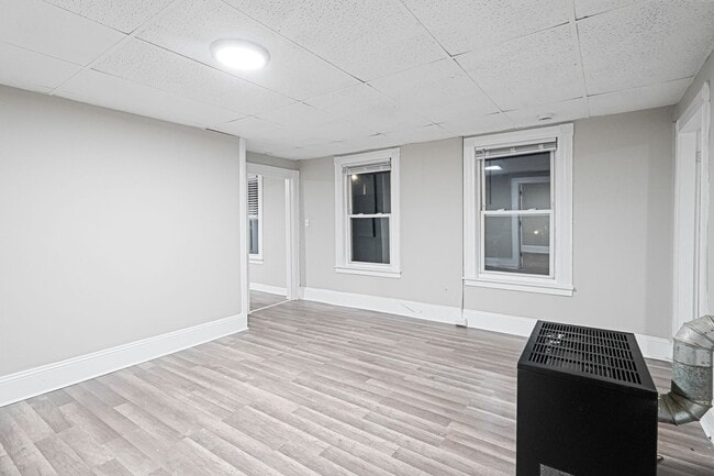 Building Photo - 168 Lunenburg St