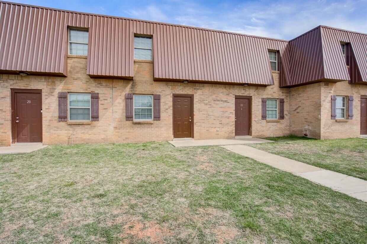 Primary Photo - 400 N Cedar