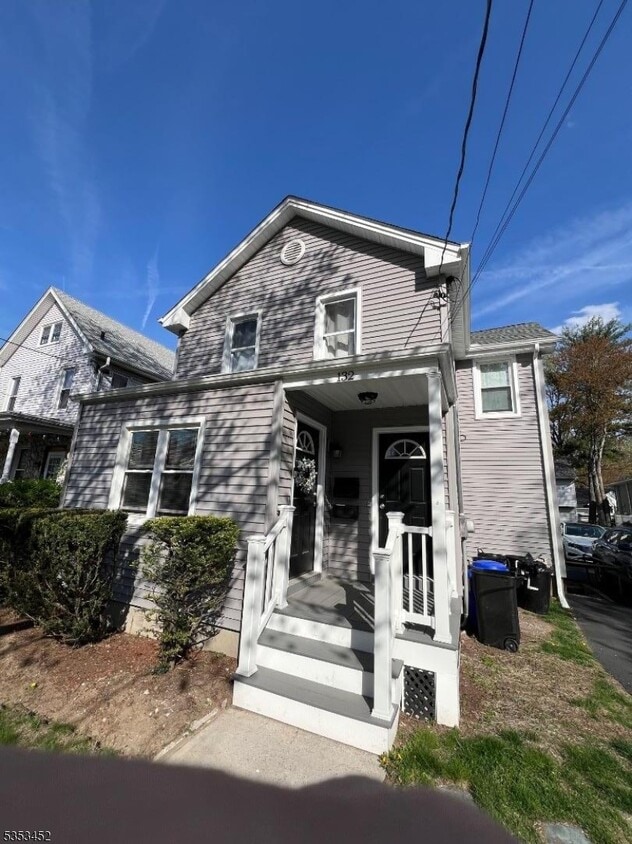 Primary Photo - 132 Stevens Ave