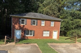 Building Photo - 1736 Salem Woods Dr SE