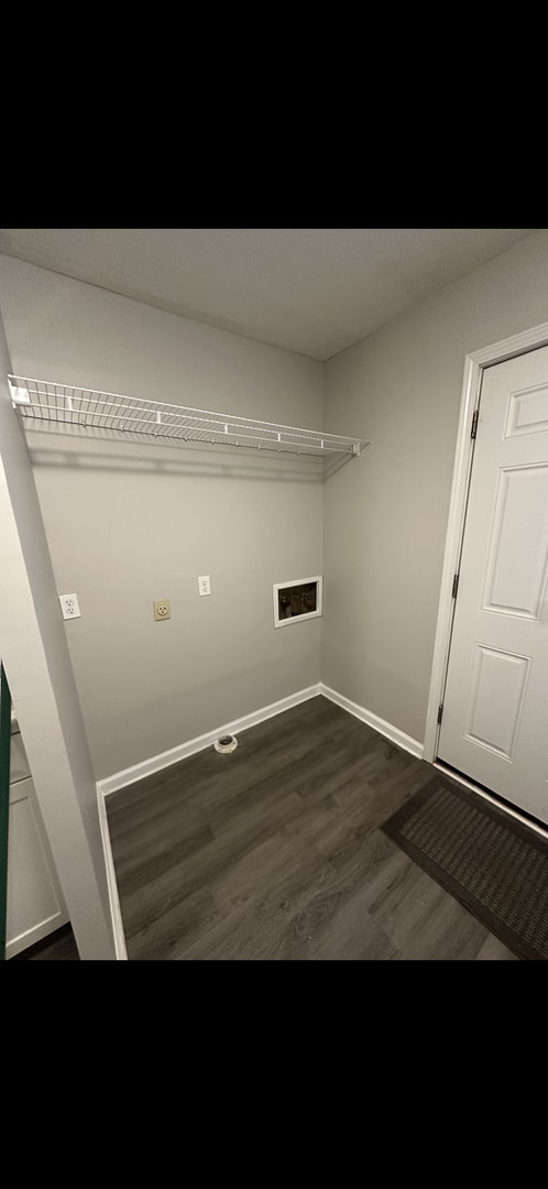 Building Photo - Remodeled 2 bedroom, 1 bath duplex with co...