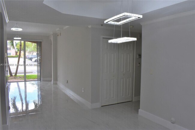 Foto del edificio - 6540 NW 114th Ave