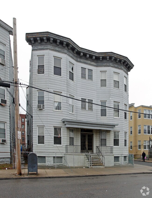 Building Photo - 51 Cedar Pl