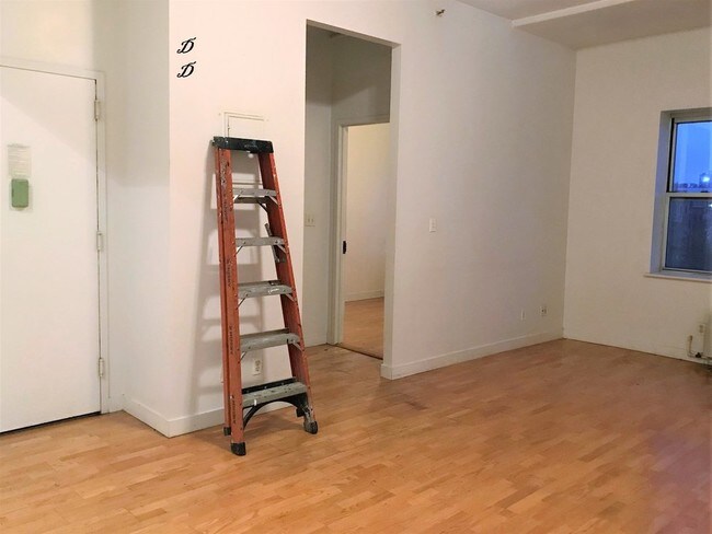 Building Photo - 433 Lorimer St