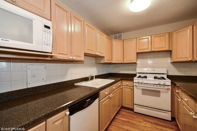 Building Photo - 2211 S Highland Ave