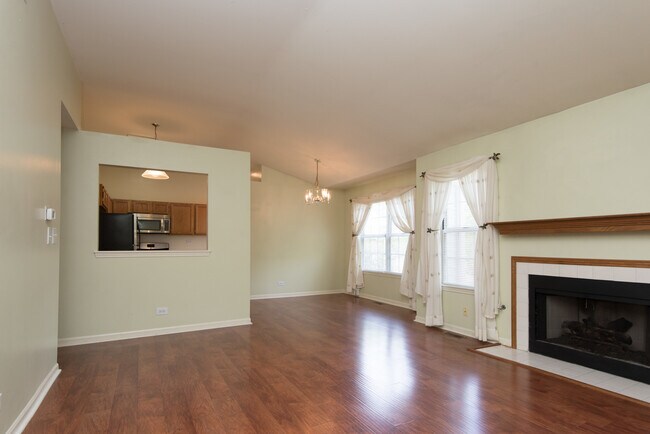 Foto del edificio - 483 Grosse Pointe Cir