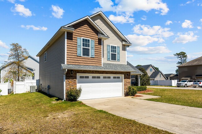 Frente - 215 Century Dr