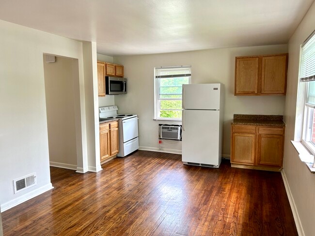 Kitchen - 3918 N Clerose Cir