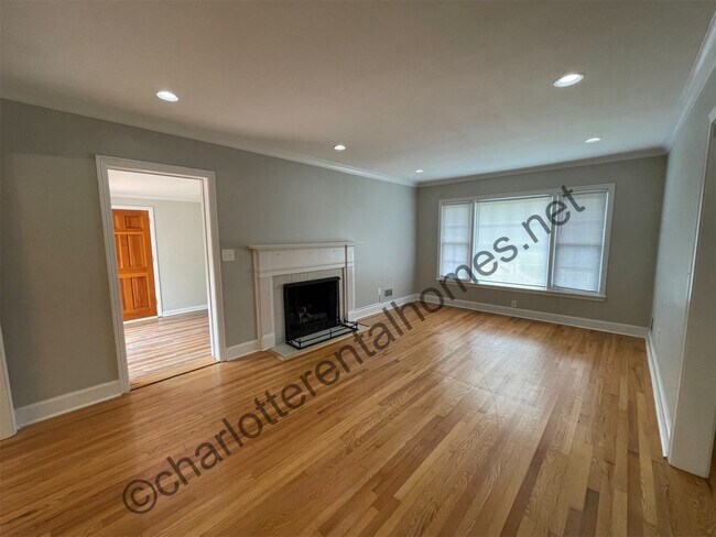 Building Photo - Brick ranch in desirable neighborhood