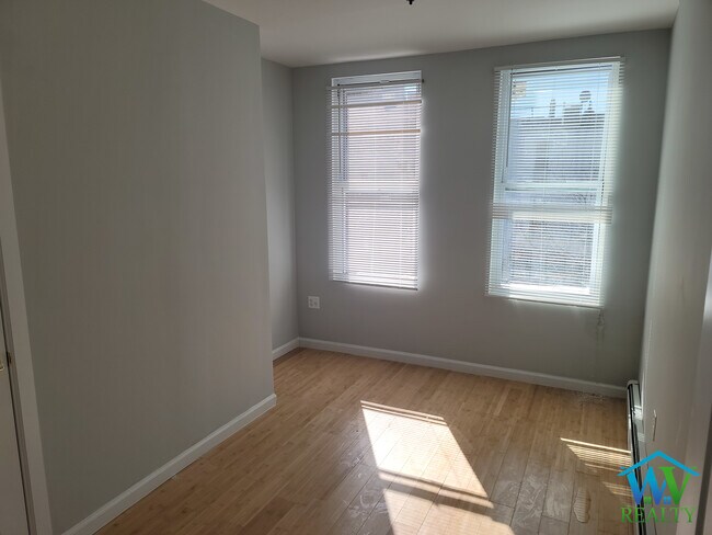 Building Photo - 388 E 155th St