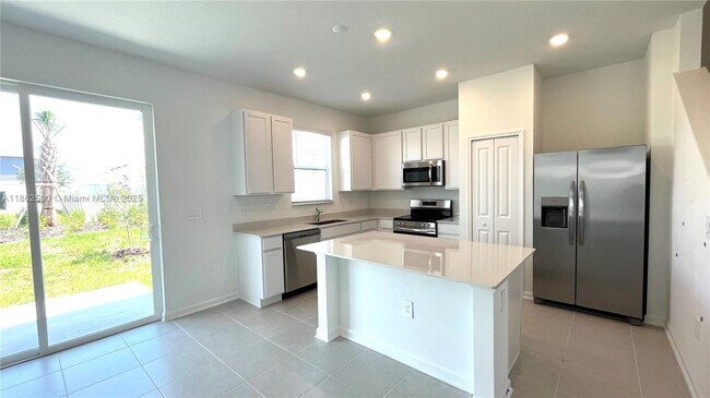 Building Photo - 2653 Skyline Lp